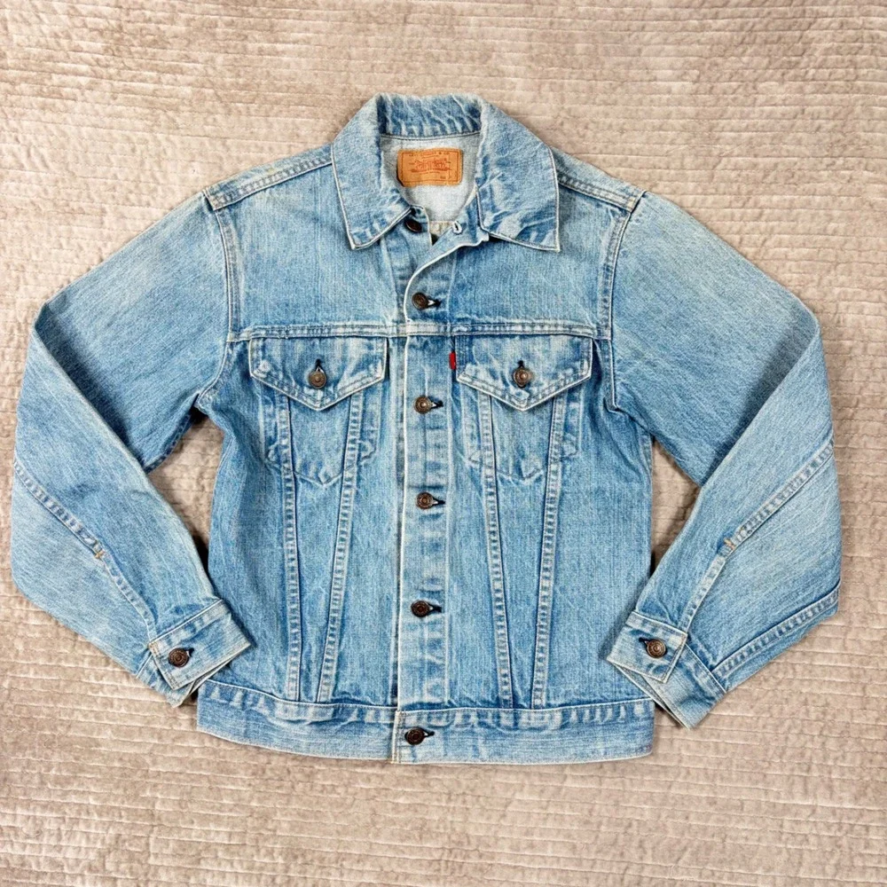 Vintage Levis 70505 0213 Denim Trucker Jacket Light Wash Blue USA Made Size 35